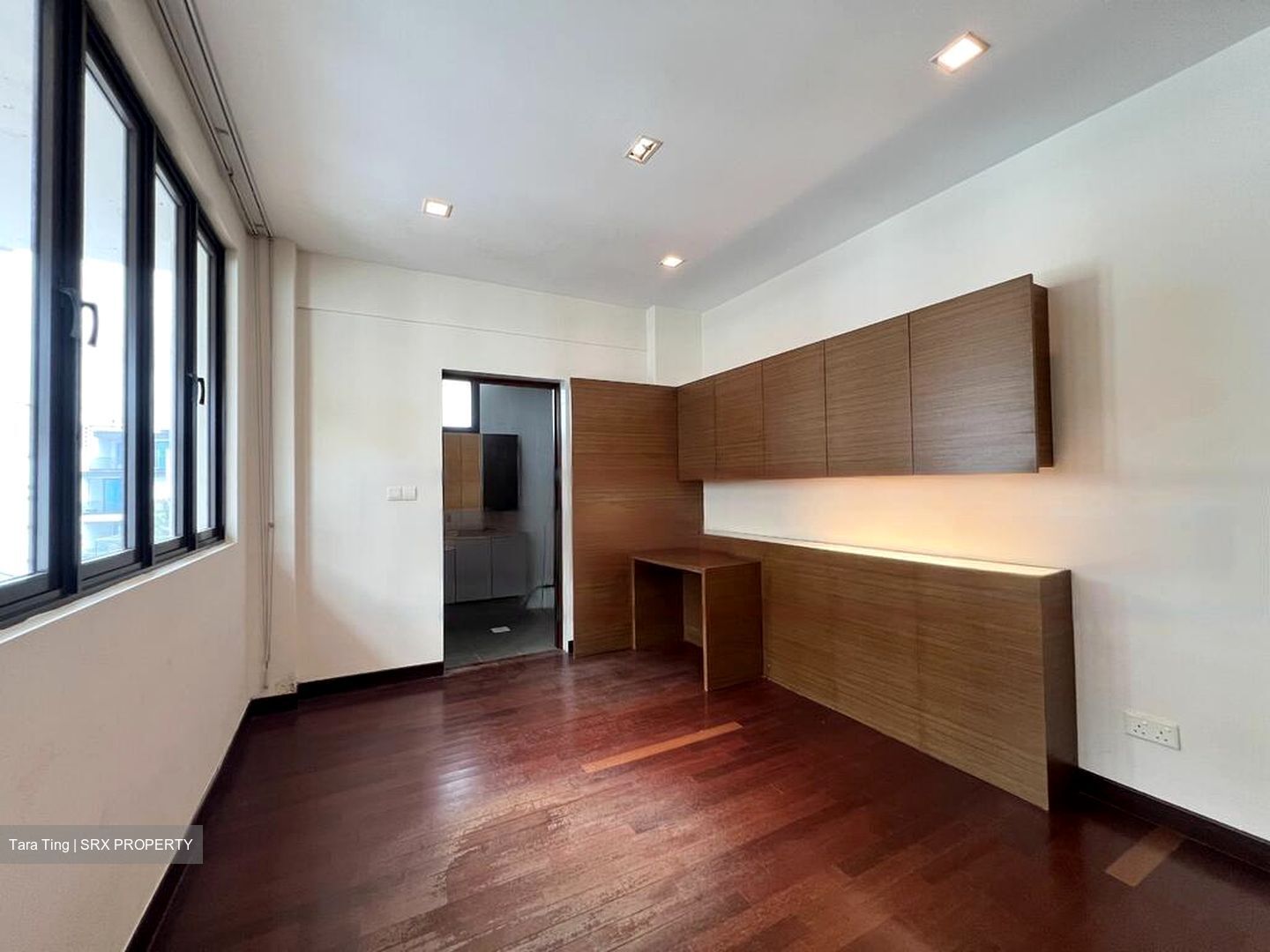 Sennett Avenue (D16), Semi-Detached #437538021